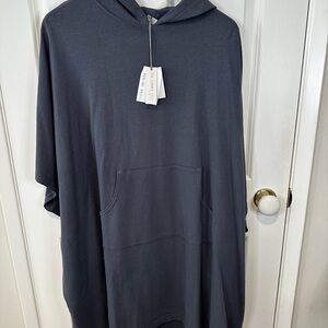 Barefoot dreams the summer cozy collection Gray Hooded Poncho-unisex one size